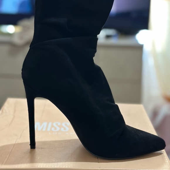 Selling black booties, size 8. Only worn once - Picture 3 of 3